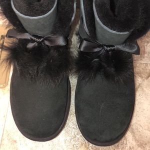 Size 9 black Uggs